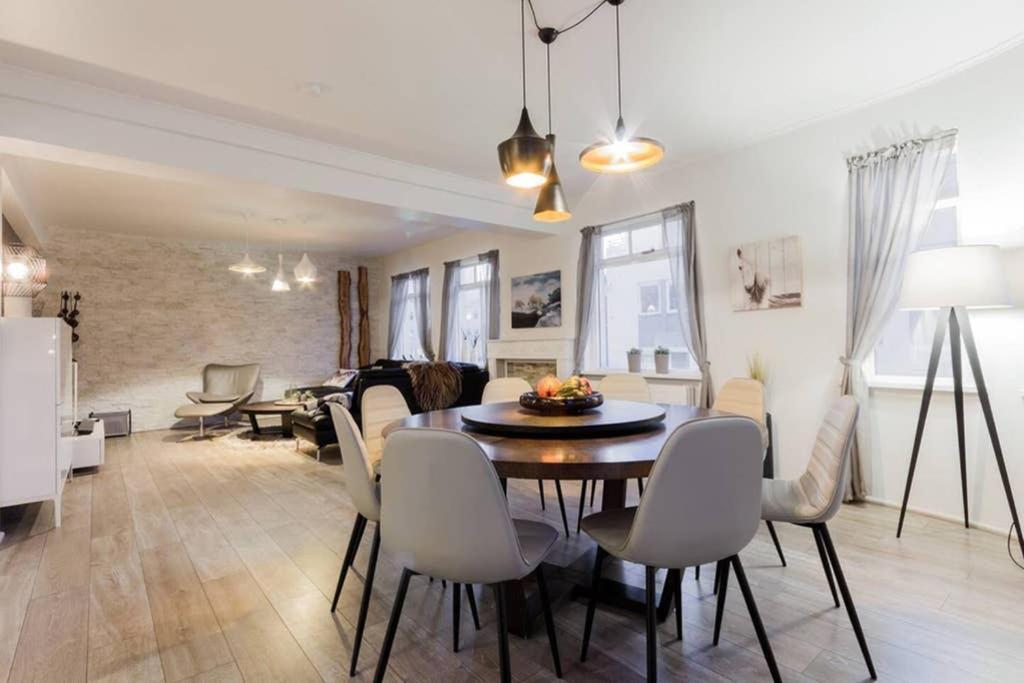Superb Central Location, No Car Needed - Spacious Akureyri Exterior photo