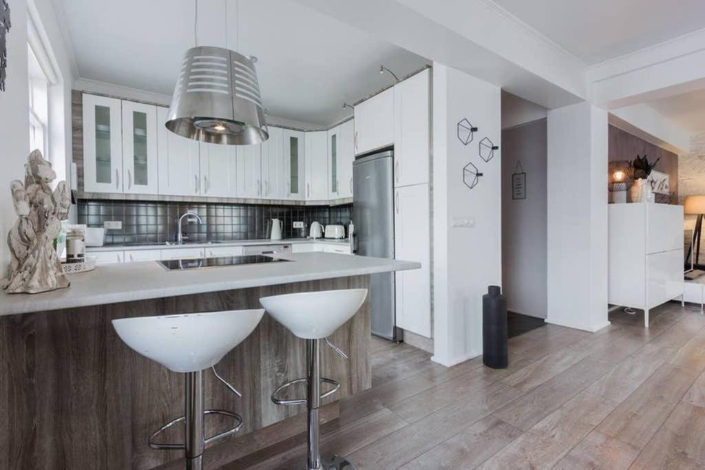 Superb Central Location, No Car Needed - Spacious Akureyri Exterior photo