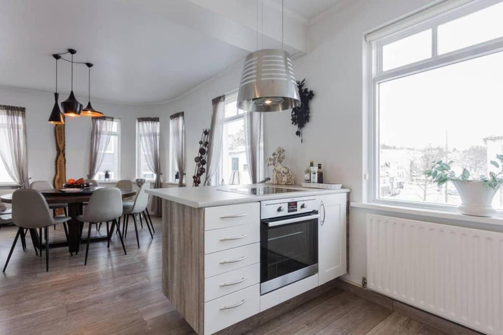 Superb Central Location, No Car Needed - Spacious Akureyri Exterior photo